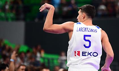 Buzzer beater τρίποντο του Λαρεντζάκη και πανηγυρισμός... αλά κόμπρα