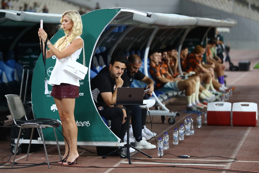 Παναθηναϊκός-Σαχτάρ: Η εντυπωσιακή δημοσιογράφος των Ουκρανών στο ΟΑΚΑ