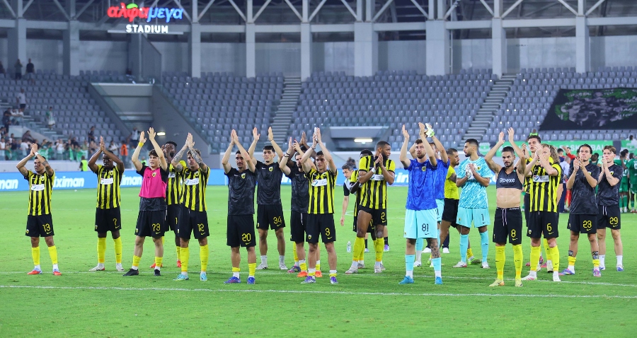 ΑΕΚ: Αποθέωση των φιλάθλων στην ομάδα μετά το ματς με τον Άρη Λεμεσού