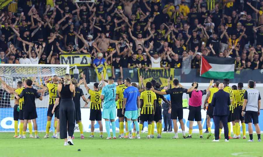 ΑΕΚ: Αποθέωση των φιλάθλων στην ομάδα μετά το ματς με τον Άρη Λεμεσού