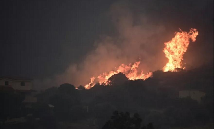 Φωτιά στην Κερατέα: Ένας νεκρός - 15 απεγκλωβισμοί από την ΕΛΑΣ και 5 από την Πυροσβεστική