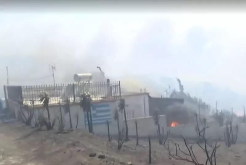 Πύρινος εφιάλτης στην Κερατέα - Καίγονται σπίτια - Θυελλώδεις άνεμοι έως 8 Μποφόρ