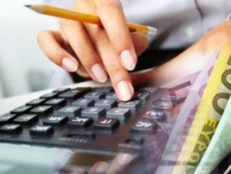 Στα ύψη παραμένουν τα φέσια του Δημοσίου-Νοσοκομεία και ασφαλιστικά ταμεία