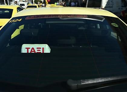 Ομόνοια: Οδηγός ταξί έβγαλε μαχαίρι σε Γάλλους τουρίστες και τους άρπαξε 800 ευρώ