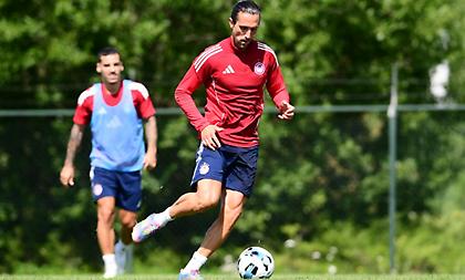 Με Γιαζίτσι σέντερ φορ η ενδεκάδα του Ολυμπιακού για το φιλικό με την Αλ Τααβόν