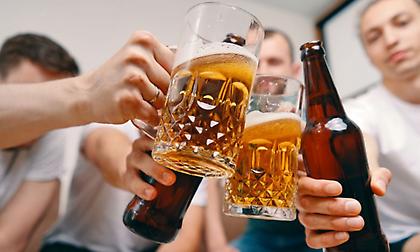 Πόσο υγιεινό είναι να πίνεις μπίρα καθημερινά;