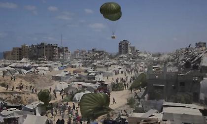 Ανθρωπιστική βοήθεια στη Γάζα από την Ελλάδα: Ρίψεις 8,5 τόνων βασικών ειδών διατροφής