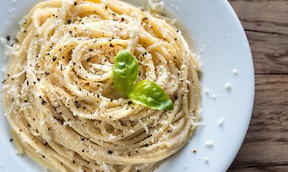 Cacio e pepe: Γιατί η συνταγή της διάσημης μακαρονάδας προκάλεσε διπλωματικό επεισόδιο;