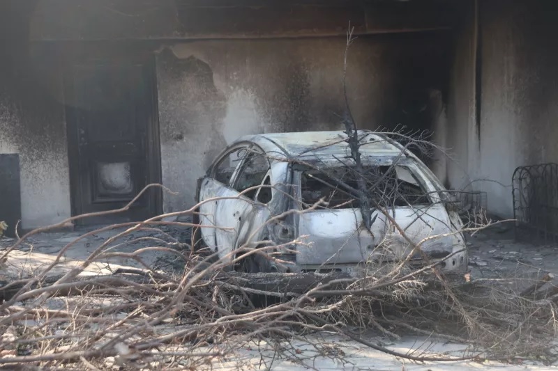 Σε ύφεση η φωτιά στην Ανατολική Αττική - Μάχη με τις αναζωπυρώσεις