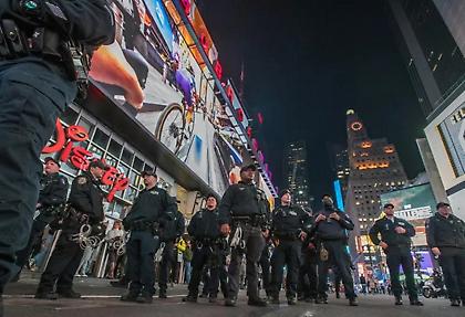 Πυροβολισμοί στην Times Square με τουλάχιστον 3 τραυματίες