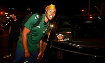 Χολμς: «Δεν μπορούσα ποτέ να το φανταστώ ότι θα παίξω στην Ελλάδα-Ουάου!»