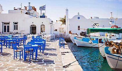 Πάρος: Οι παραλίες, τα πανηγύρια, οι σπεσιαλιτέ και τα καλύτερα τραπέζια στον κορυφαίο ταξιδιωτικό προορισμό