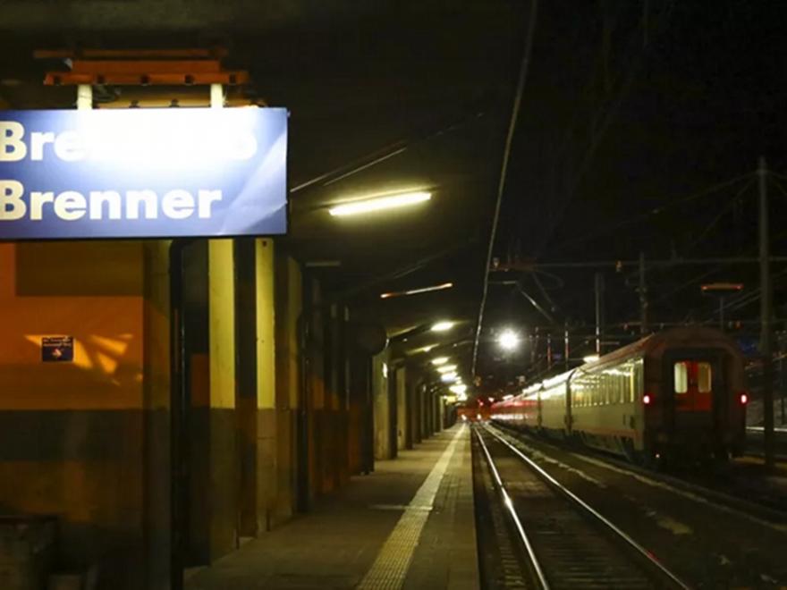 Άνδρας γαντζώθηκε σε τρένο υψηλής ταχύτητας στην Αυστρία και επέζησε