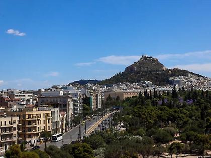 Nεαρός άνδρας έπεσε από τον Λυκαβηττό - Μεταφέρεται στο νοσοκομείο