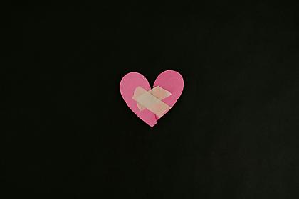 Χωρισμός: Ποια ζώδια «ανθίζουν» μετά και ποια πέφτουν στα πατώματα και μετρούν πληγές;