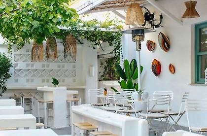 Δέκα μαγαζιά στην Αθήνα που θυμίζουν κάτι από νησί