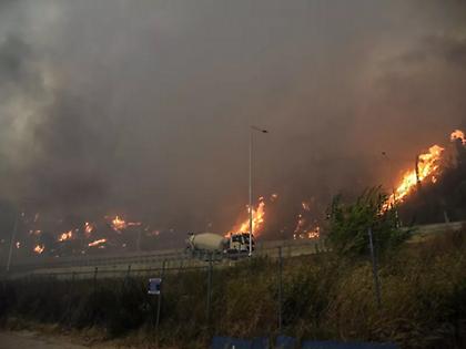 Φωτιά στην Πάτρα: Διακοπή κυκλοφορίας του Προαστιακού στο τμήμα Βραχνέικα-Καμίνια