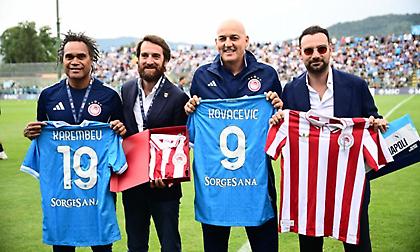 Αντάλλαξαν φανέλες Ολυμπιακός και Νάπολι - Πήραν εμφανίσεις με το όνομά τους Καρεμπέ και Κοβάσεβιτς