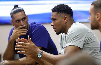 Δίπλα στην Εθνική μπάσκετ στο «Παλατάκι» ο Γιάννης Αντετοκούνμπο