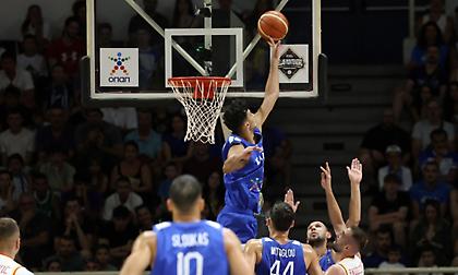 Σαμοντούροφ σε άμυνα και η επίθεση: Η φοβερή τάπα και το καλάθι μετά από εντυπωσιακή ασίστ του Σλούκα