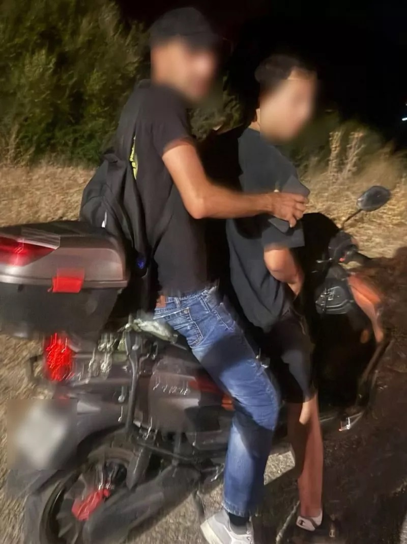 Φωτιά στα Συχαινά - Οι πρώτες εικόνες των 2 συλληφθέντων στο σημείο του εμπρησμού