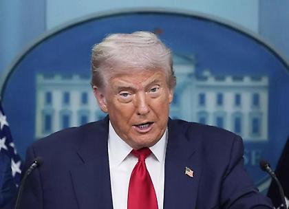 Προσγειώθηκε στην Αλάσκα το Air Force One με τον Τραμπ για τη συνάντηση με Πούτιν