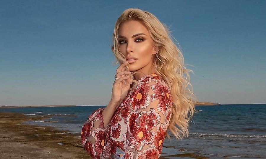 Κατερίνα Καινούργιου: Το προσκύνημά της στην Εκατονταπυλιανή και οι ευχαριστίες στην Παναγία