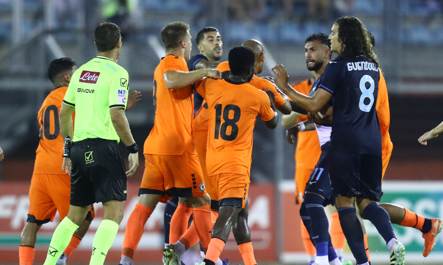 Λάτσιο-Ατρόμητος: Χαμός στο φιλικό με γενικευμένη σύρραξη, ξύλο και κόκκινες κάρτες