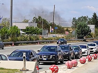 Λάρισα: Φωτιά στην παλιά χωματερή της Χάλκης - Έκλεισε η Εθνική Οδός