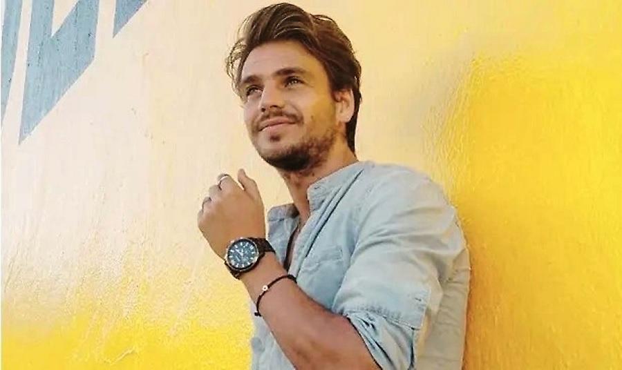 Γάλλος κούκλος διαμαρτύρεται για αποτυχημένο ραντεβού και η Κωνσταντίνα Μιχαήλ σχολιάζει επικά