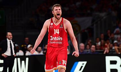 Η αποθέωση του Ολυμπιακού σε Βεζένκοφ: «Ο απόλυτος αντί-σταρ, πάντα σεμνός και καθοριστικός»