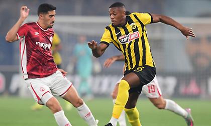 «Ψευδείς οι φήμες για Μαρσιάλ στη Λανς»