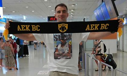 Έφτασε στην Αθήνα για την ΑΕΚ ο Πετσάρσκι