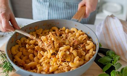 Με ένα σκεύος: 45 συνταγές που σου λύνουν τα χέρια