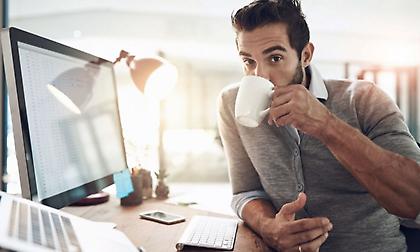 Μήπως τελικά δεν πρέπει να πίνεις καφέ ή τσάι αμέσως μετά το φαγητό;