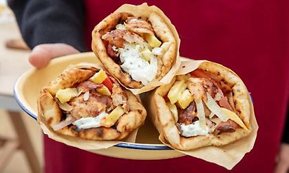 Μήπως τελικά το λαϊκό σουβλάκι έγινε «χρυσό»;