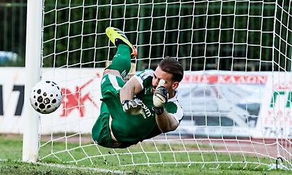 Τρομερός Ξενόπουλος: Έπιασε τρία πέναλτι παίζοντας με πρόβλημα τραυματισμού από το 85'!