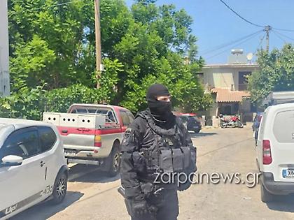 Χανιά: Τρεις τραυματίες αστυνομικοί σε έφοδο σε σπίτι στη Χαλέπα