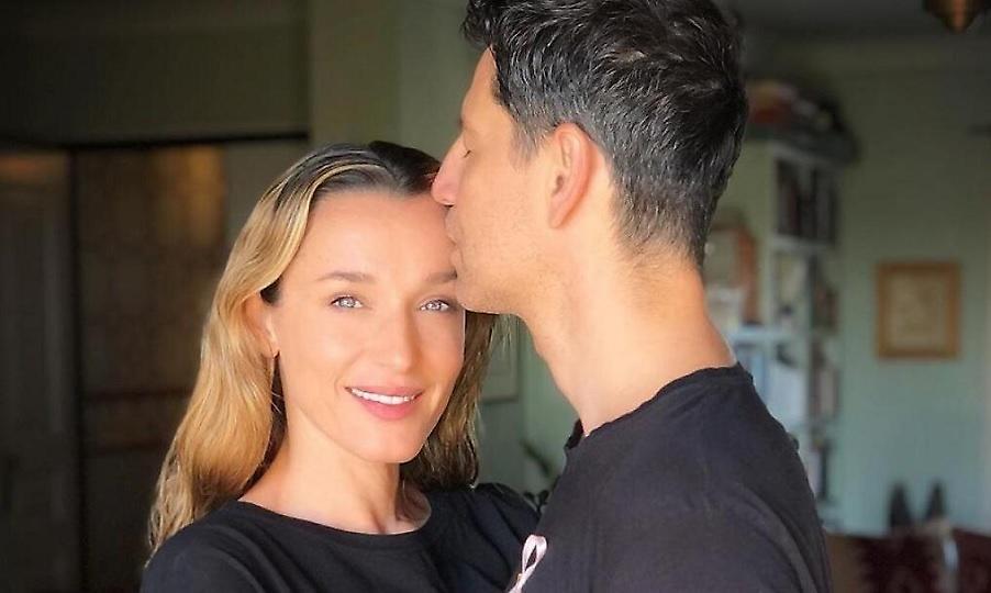 Ρουβάς - Ζυγούλη: Εκείνος party animal σε beach party, εκείνη σε απόλυτο zen mode στην παραλία