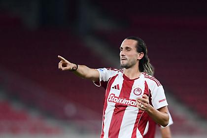 Ολυμπιακός: Η γκολάρα του Γιαζίτσι και οι έξαλλες αντιδράσεις από τον πάγκο