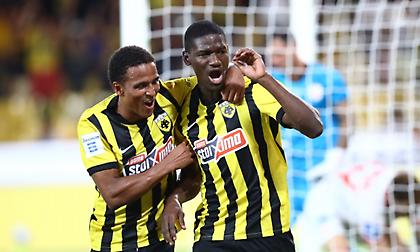 Προβάδισμα δύο τερμάτων από νωρίς για την ΑΕΚ: Εκτέλεσε από την άσπρη βούλα ο Μάνταλος, σκόραρε και ο Ζίνι