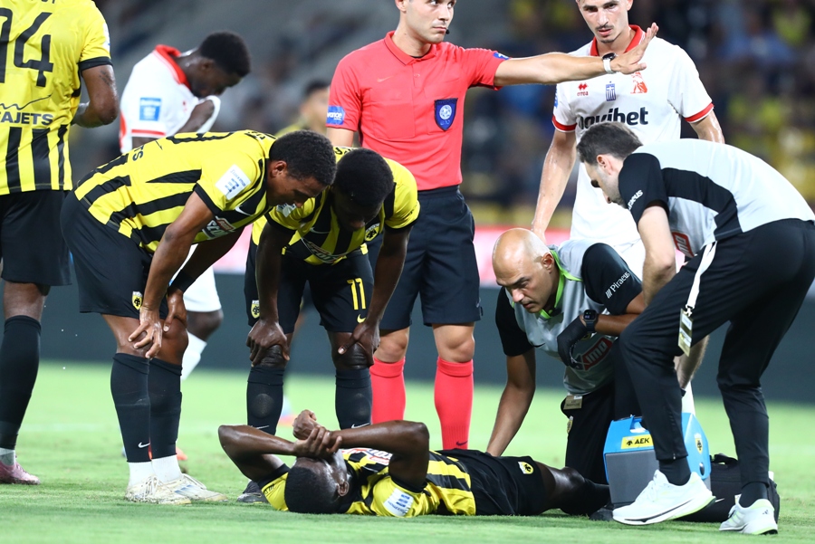 ΑΕΚ: Βγήκε με αναγκαστική αλλαγή ο Ζίνι και δάκρυσε