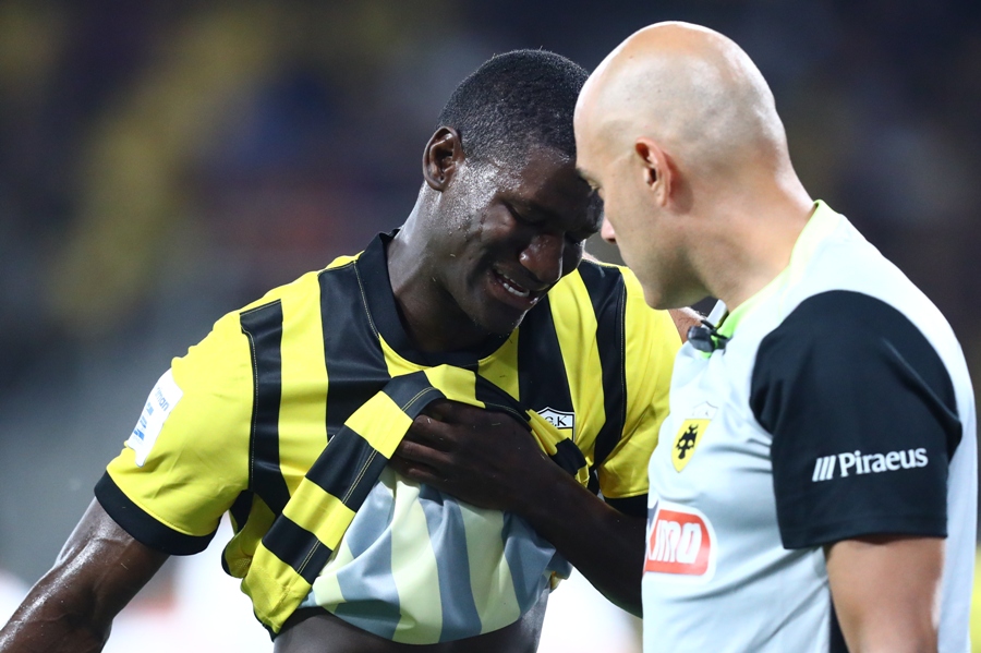 ΑΕΚ: Βγήκε με αναγκαστική αλλαγή ο Ζίνι και δάκρυσε