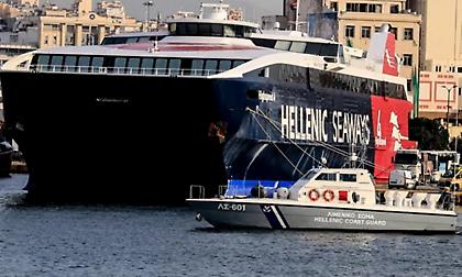 Σορός γυναίκας ανασύρθηκε από τη θάλασσα στο λιμάνι του Πειραιά