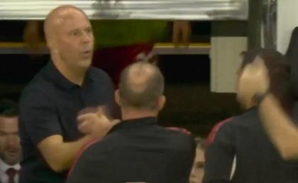 Ο Σλοτ δεν πρόλαβε να βγει από τα αποδυτήρια και... έχασε το γκολ του Εκιτικέ