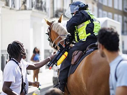 Λονδίνο: Δύο τραυματίες από επιθέσεις με μαχαίρι και εκατοντάδες συλλήψεις στο καρναβάλι του Νότινγκ Χιλ