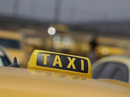 Συνελήφθη οδηγός ταξί που χρέωσε 110 ευρώ για τη διαδρομή αεροδρόμιο - Πειραιάς