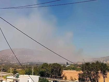 Φωτιά σε χαμηλή βλάστηση στο Λαύριο κοντά σε σπίτια: Ήχησε ξανά το 112 για εκκένωση - Ενισχύθηκαν οι δυνάμεις