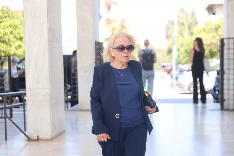 Κηδεία Δημήτρη Κωνσταντάρα: Συγγενείς και φίλοι τον αποχειρετούν