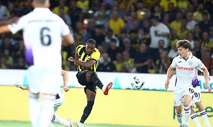 Απίθανη ενέργεια, άπιαστο σουτ του Κουτέσα και 2-0 η ΑΕΚ!